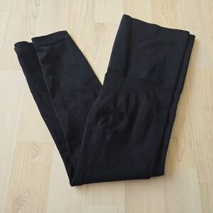 Assets by Spanx High-Waisted Capris Size Small